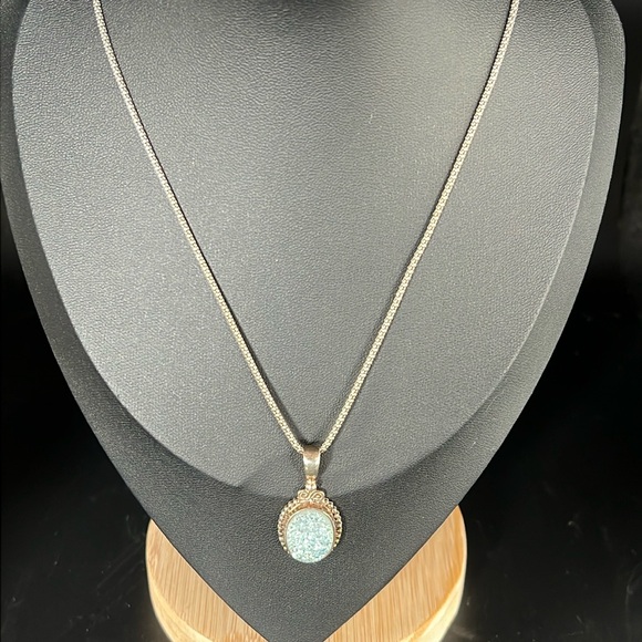 Jewelry - 925 Silver pendant and chain